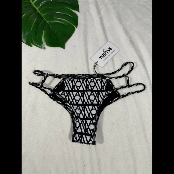 NEW THRIVE Luna Cutout Bikini Bottoms in Medium‎ - Picture 5 of 11